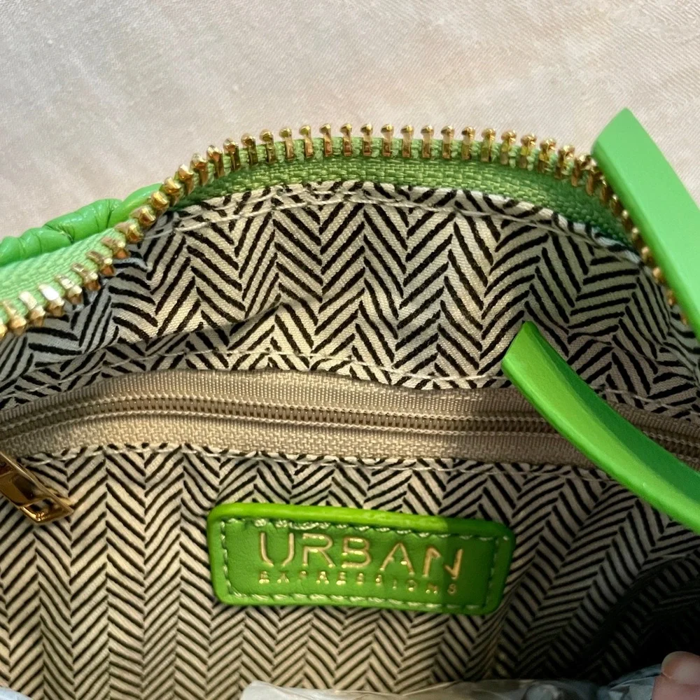 NWT💚🆕Urban Expressions🆕💚Gorgeous Green, Soft Leather, Gold Chain 👜 Purse - Picture 6 of 8